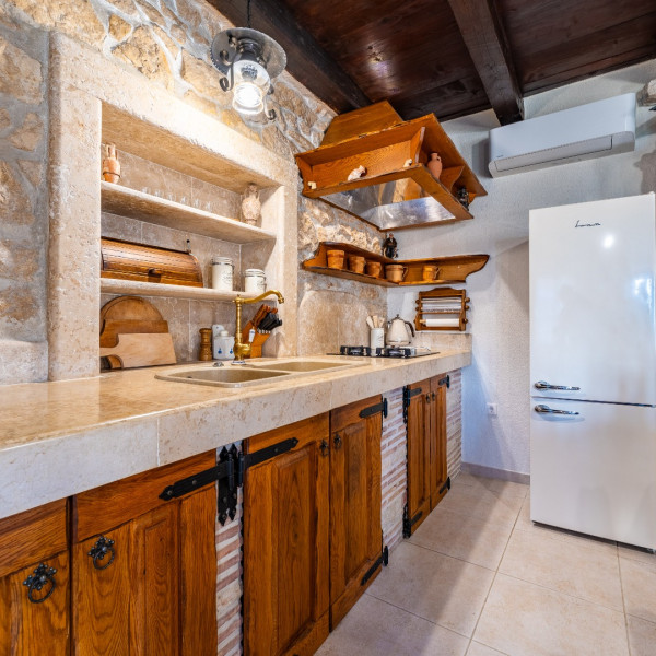 Kitchen, Villa Vidonjica, Villa Vidonjica Novalja