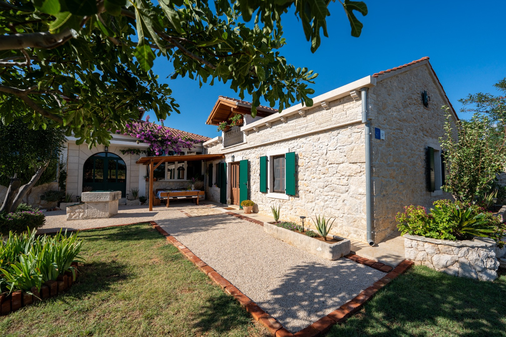 Villa Vidonjica - Authentic stone villa with complete privacy and sea views, Villa Vidonjica Novalja